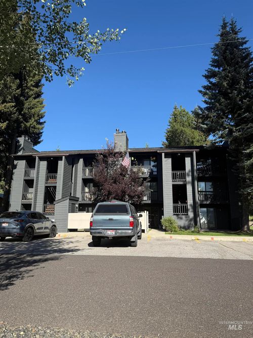 unit-10-601 Hemlock St, McCall, ID, 83638-3101 | Card Image