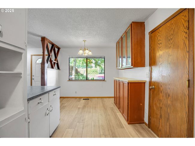 Kitchen/Dining Room | Image 8