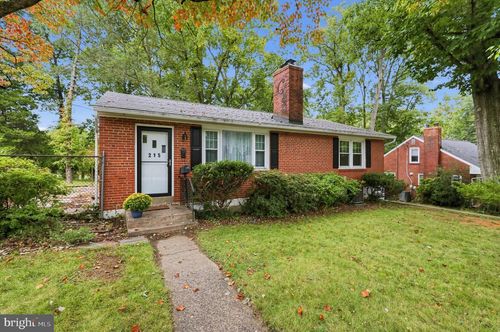 215 Parkview Dr, BROOMALL, PA, 19008-1741 | Card Image