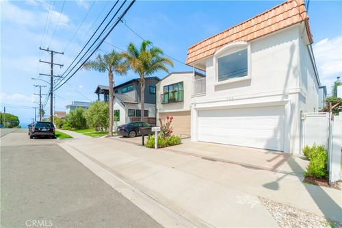 725 30th St, Hermosa Beach, CA, 90254-2213 | Card Image