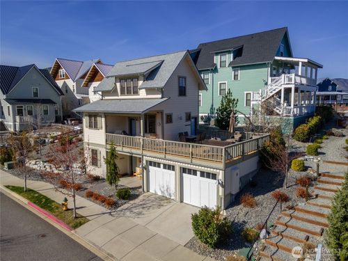 529 Porcupine Ln, Chelan, WA, 98816-3301 | Card Image