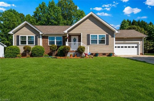 3675 Signet Drive, Winston-Salem, NC, 27101 | Card Image