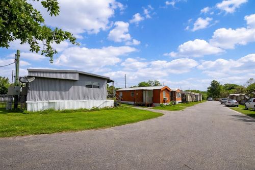 15992 W Colonial Dr, OAKLAND, FL, 34787-9706 | Card Image