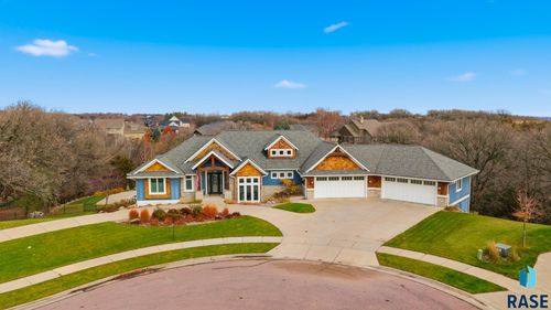 9004 E Torrey Pine Cir, Sioux Falls, SD, 57110-7614 | Card Image