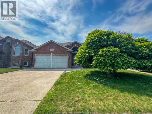 4583 Helsinki Cres, Windsor, ON, N9G0A6 | Card Image