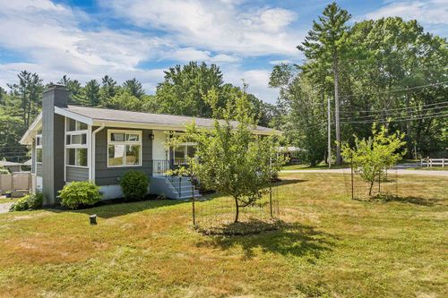 7 Hemlock Cir, Dover, NH, 03820-4557 | Card Image