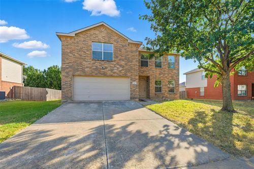 717 Redwing Dr, Saginaw, TX, 76131-2908 | Card Image