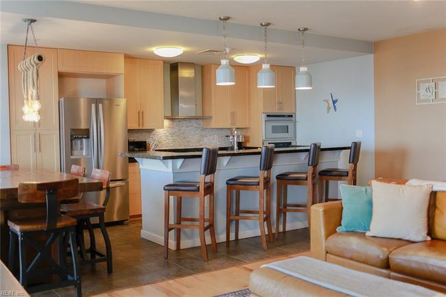 APT-432B - 3738 Sandpiper Rd, House attached with 4 bedrooms, 3 bathrooms and null parking in Virginia Beach VA | Image 9