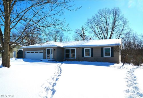 2405 Weymouth Rd, Hinckley, OH, 44233-9798 | Card Image