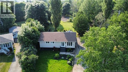 707 Parkwood St, Bathurst, NB, E2A4C2 | Card Image