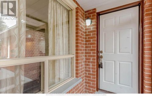 6 Peggy Court, Brampton (Heart Lake East), ON, L6Y4N3 | Card Image