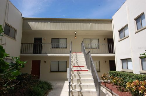 216-3300 Fox Chase Cir N, PALM HARBOR, FL, 34683-2331 | Card Image