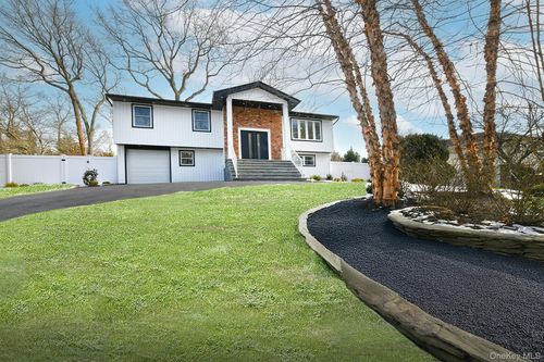 230 Townline Rd, Commack, NY, 11725-1002 | Card Image