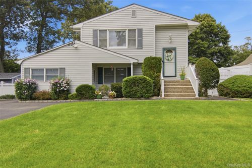 224 Holbrook Avenue, Brookhaven, NY, 11779 | Card Image