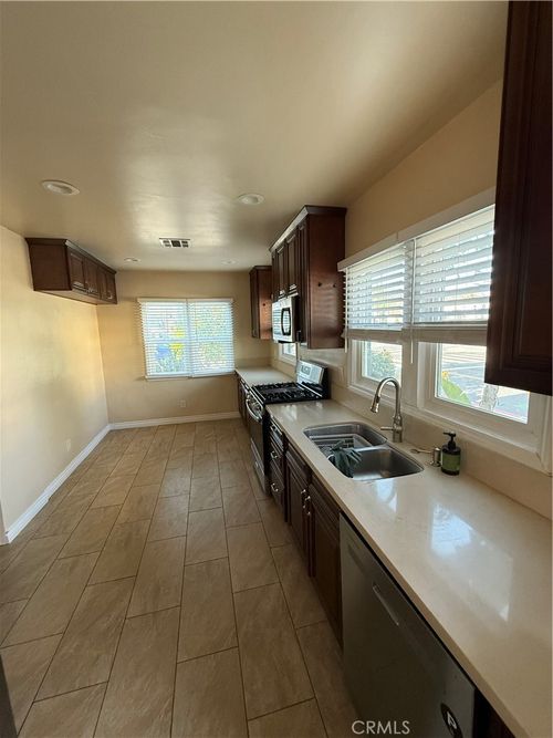 700 W Glenoaks Boulevard, Glendale, CA, 91202 | Card Image