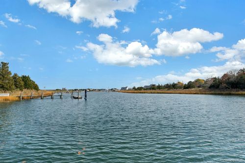 2280 Deep Hole Dr, Mattituck, NY, 11952-2615 | Card Image