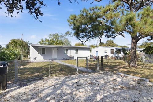 931 Chateau Park Dr, Fort Lauderdale, FL, 33311-6155 | Card Image