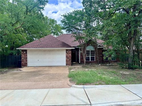 705 Summerglen Dr, College Station, TX, 77840-2334 | Card Image