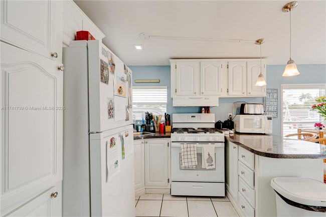 65821 Overseas Hwy, House other with 2 bedrooms, 1 bathrooms and null parking in Long Key FL | Image 11