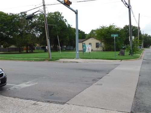 1906 N Travis St, Sherman, TX, 75092-2510 | Card Image