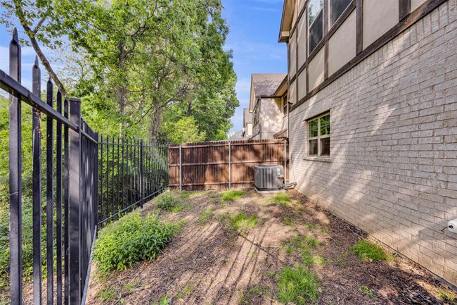 8705 Tudor Pl, Townhouse with 3 bedrooms, 3 bathrooms and null parking in Dallas TX | Image 27