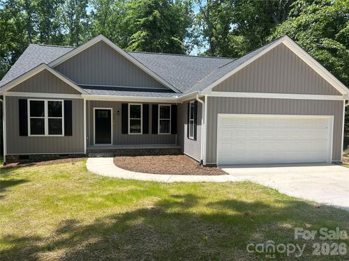 530 Oakwood Cir, Lexington, NC, 27295-6742 | Card Image
