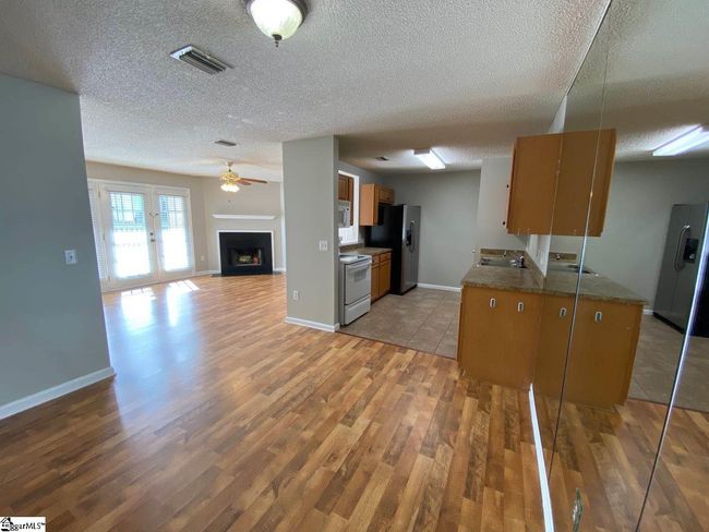 202 Pelham Square Way, Condo with 3 bedrooms, 2 bathrooms and null parking in Greer SC | Image 4