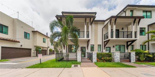 8368 Central Park Blvd, Doral, FL, 33166-5543 | Card Image