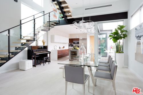 708 Hampton Dr, Venice, CA, 90291-3019 | Card Image