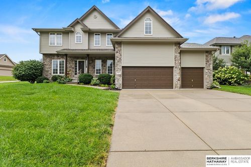 15905 Newport Ave, Omaha, NE, 68116-4066 | Card Image