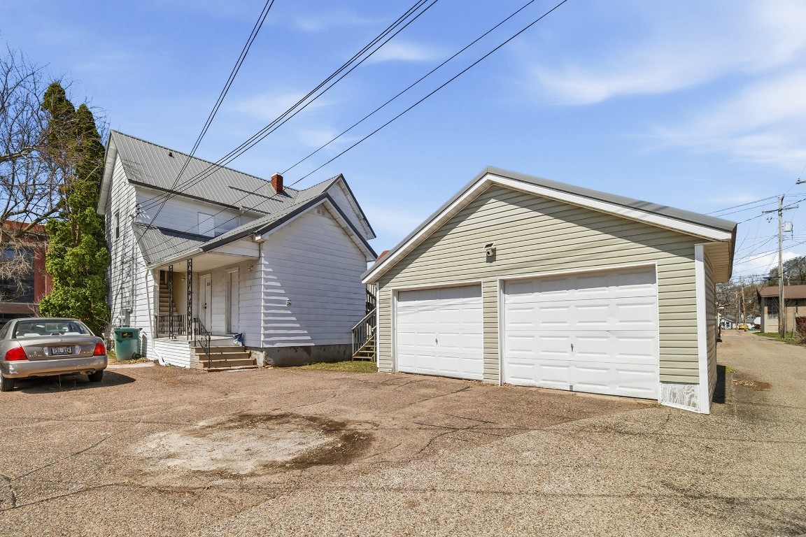 Residential Income in Eau Claire 4