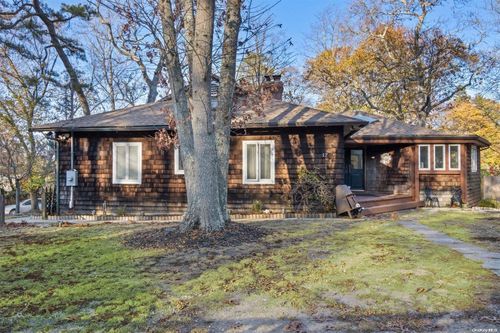 17 Overhill Rd, Shoreham, NY, 11786-1060 | Card Image