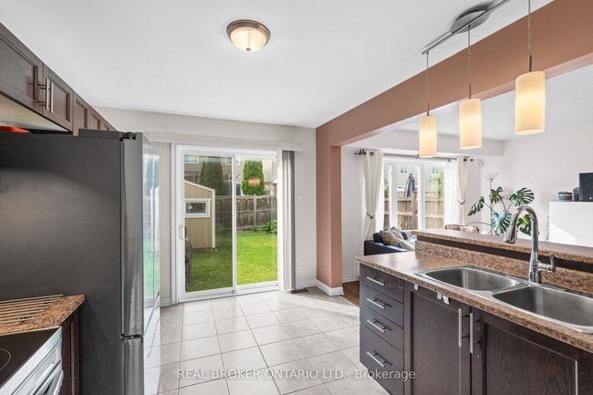 427 Vendevale Ave, House attached with 3 bedrooms, 2 bathrooms and 1 parking in Stittsville ON | Image 15