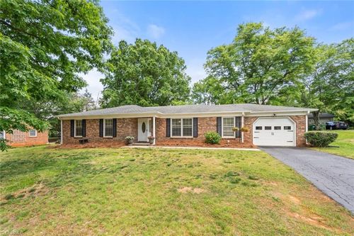 510 Hampton Dr, King, NC, 27021-9404 | Card Image