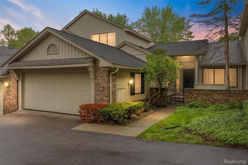 7273 Creeks Bend Ct, West Bloomfield, MI, 48322-3523 | Card Image