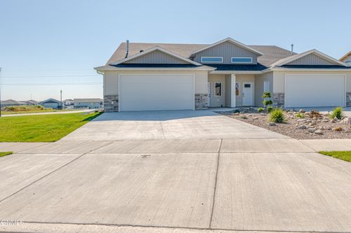 5515 Davies Dr, Bismarck, ND, 58503 | Card Image