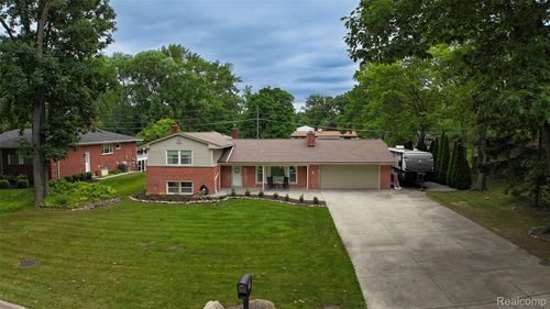 21102 Knudsen Dr, Grosse Ile, MI, 48138-1158 | Card Image