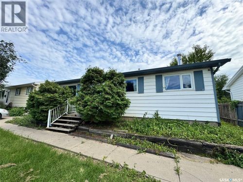 553 26th St E, Prince Albert, SK, S6V1V4 | Card Image