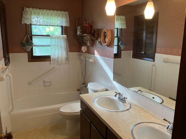 Main level full bath | Image 6