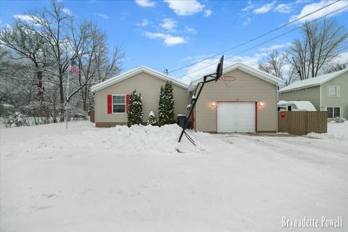 134 N 5th St, Cedar Springs, MI, 49319-7108 | Card Image