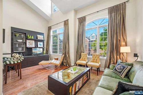 135 Abbie Ct, Guttenberg, NJ, 07093-8377 | Card Image