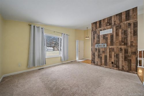 2249 Mattie Lu Dr, Auburn Hills, MI, 48326-2428 | Card Image