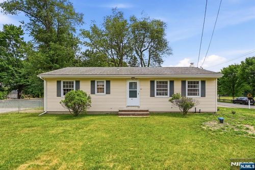 427 Warwick Tpke, Hewitt, NJ, 07421-2700 | Card Image