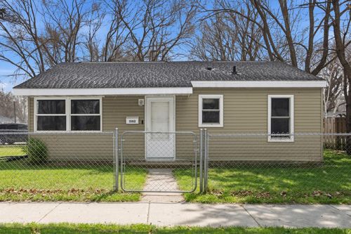 1502 5th Ave N, Moorhead, MN, 56560-2115 | Card Image