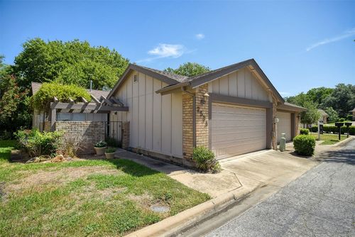 2534 Stoutwood Cir, Austin, TX, 78745-2720 | Card Image