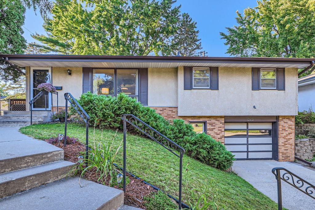 45th Pl, Minneapolis, MN 55428