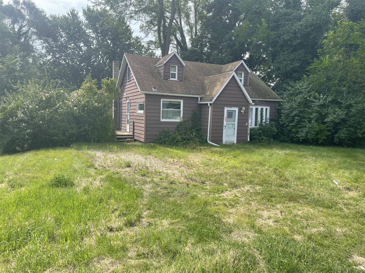 Summer St, Benton Harbor, MI 49022