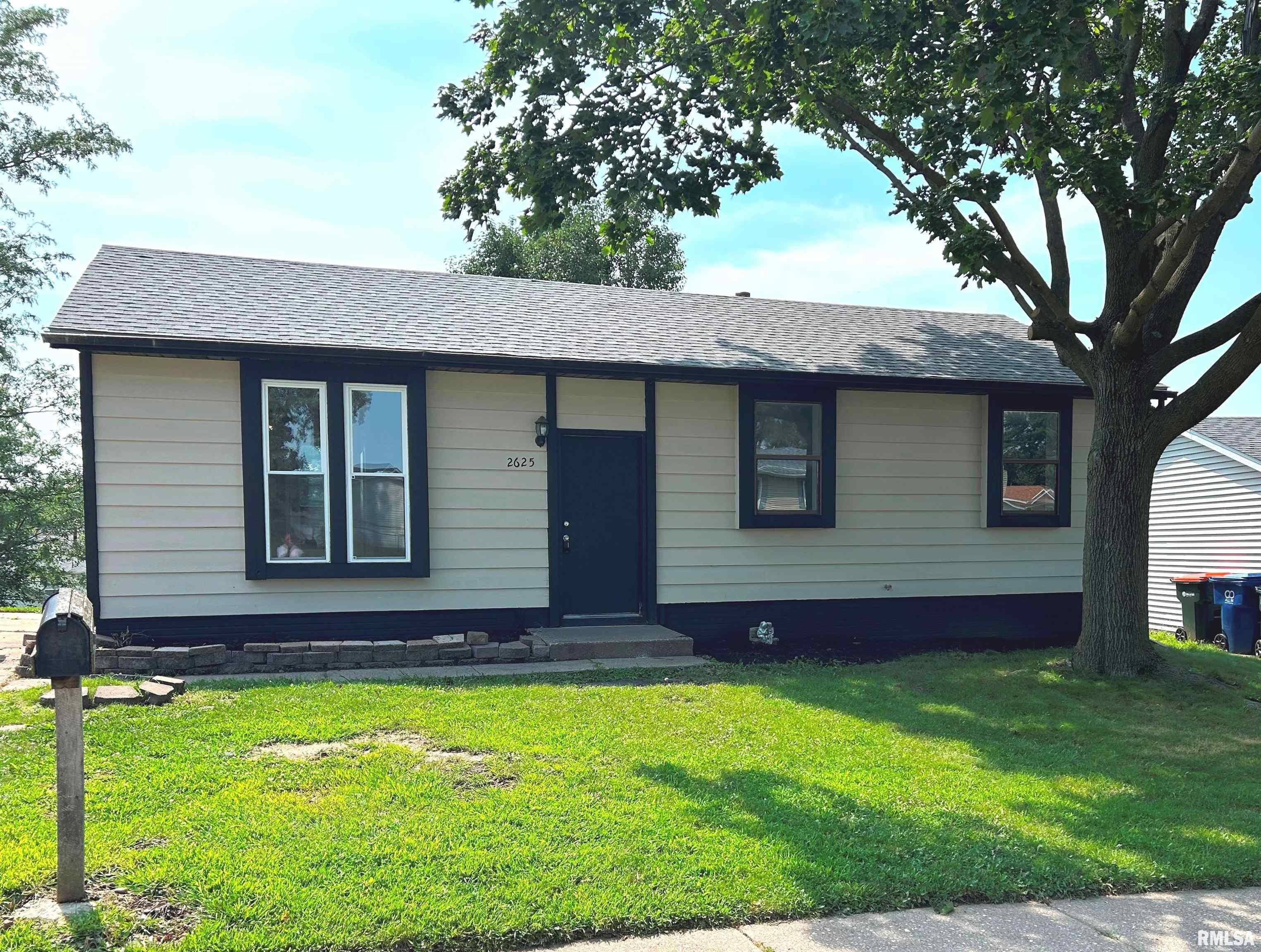 55th St, Davenport, IA 52806