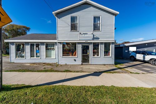 610 Main St, Yarmouth, NS, B5A1J9 | Card Image