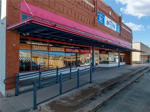 110 E Franklin St, Hillsboro, TX, 76645-2136 | Card Image